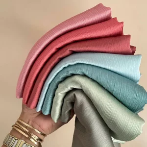 Foulard Plissé en Satin Froissé