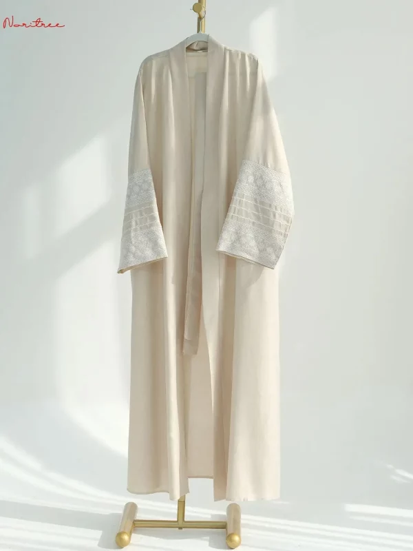 Kimono brodé avec ceinture